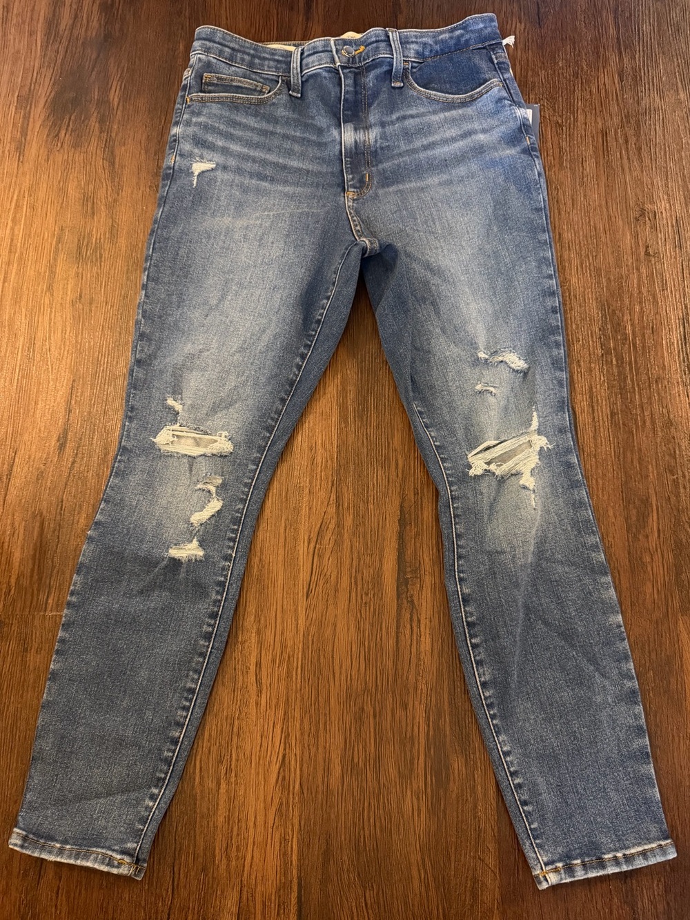 Universal Thread Women’s Distressed Medium Wash Skinny Jeans